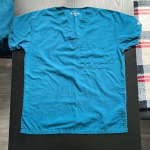 Buttersoft Single Pocket Scrub Top - like new condition- lightly used